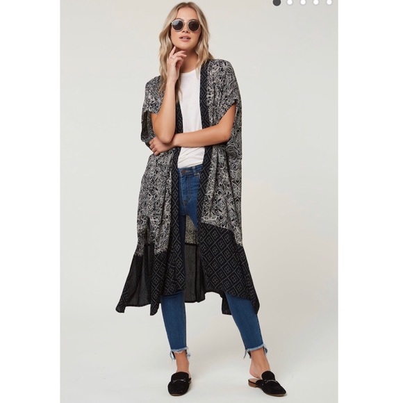 O'Neill Tops - O’Neill Black & White Afternoon Kimono